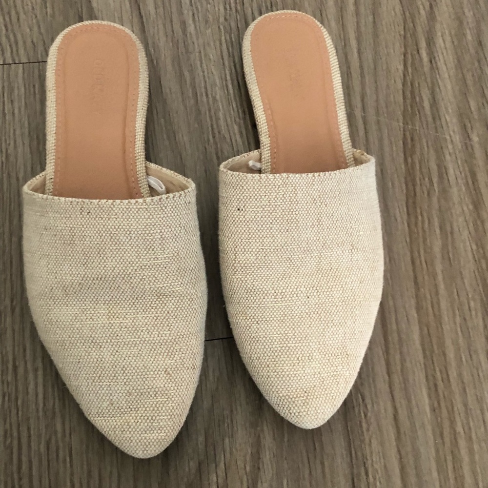Size 7 women’s mules